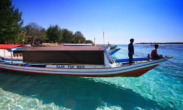 Boat untuk menyebrang ke pulau Gili