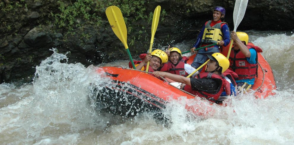 Wisata Rafting Sungai Pekalen
