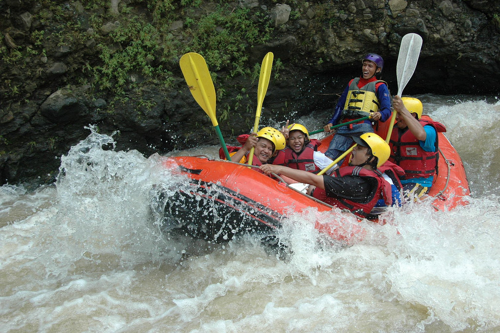 Wisata Rafting Sungai Pekalen