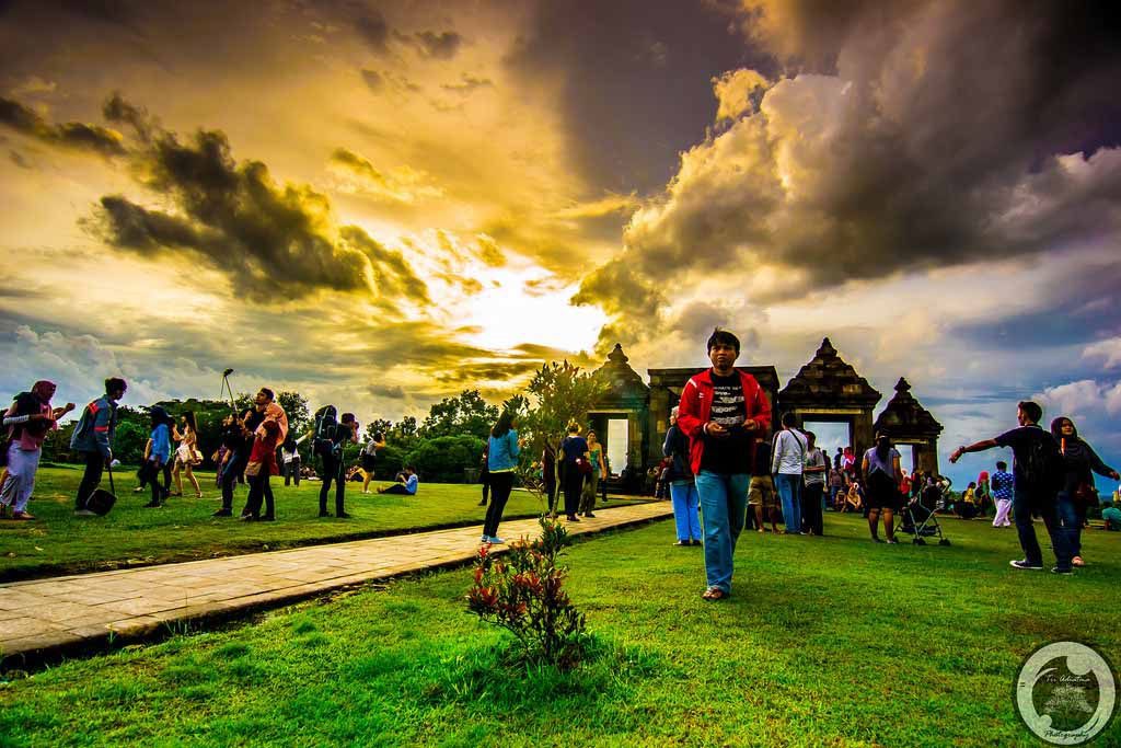 Waiting for sunset in Ratu Boko site