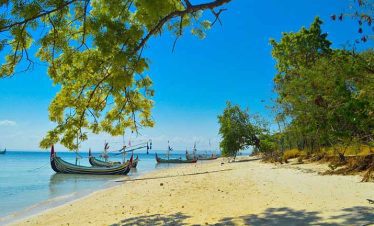 Gili Labak beach view