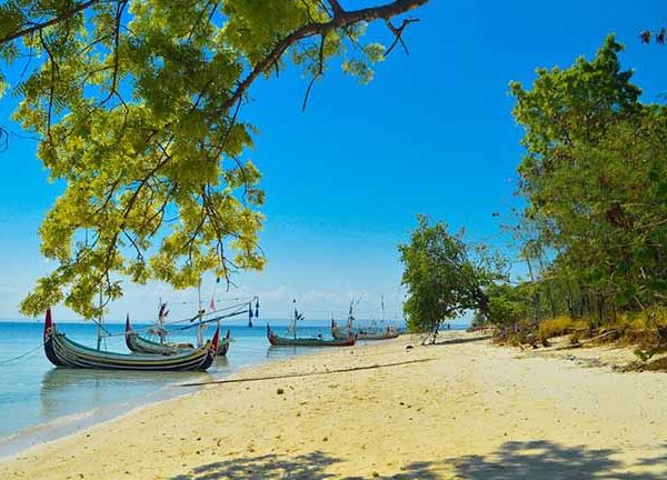 Gili Labak beach view