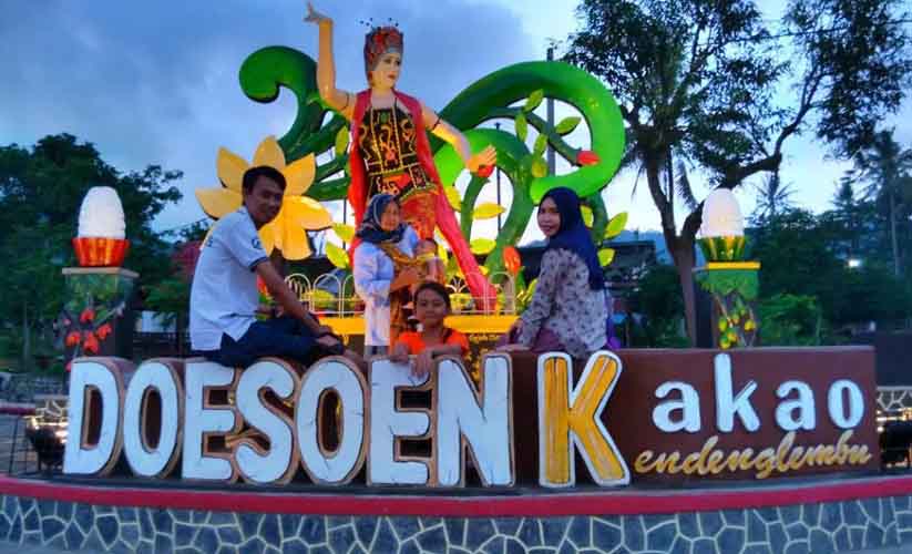 Family tour at Dusun Kakao Kendenglembu