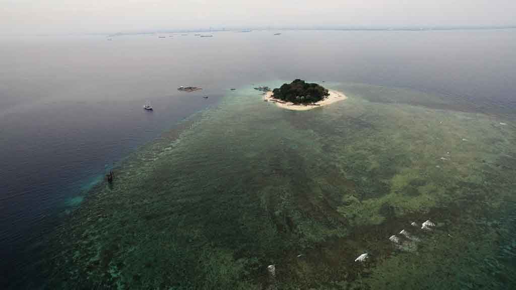 Small-Samalona-island-of-Makassar