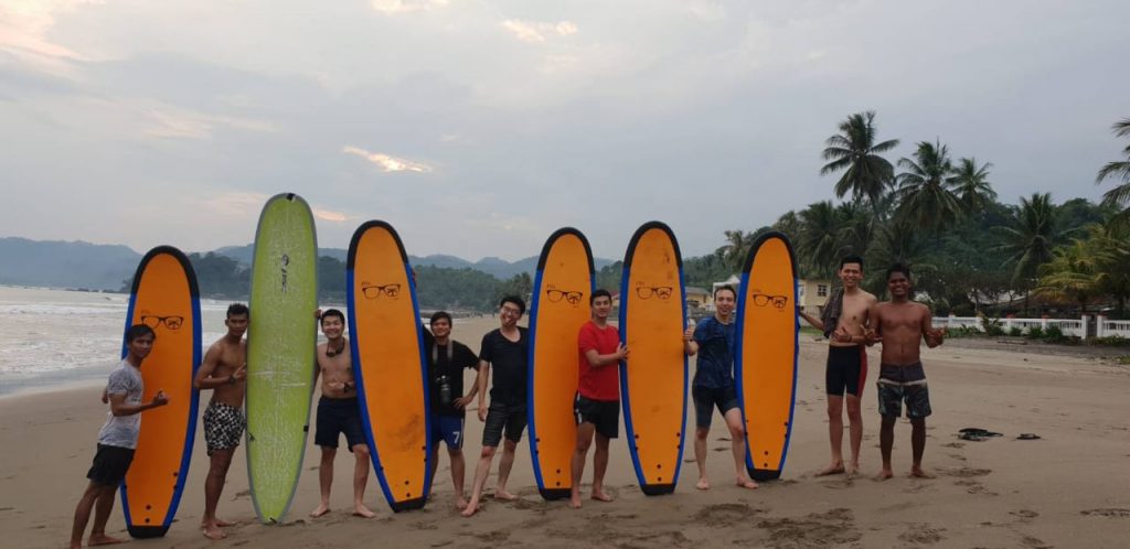 surf lesson jakarta